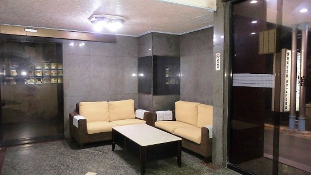 Modern Plaza Hotel 2