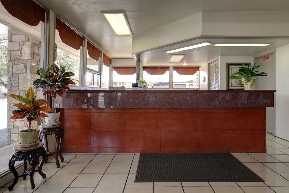 Americas Best Value Inn Uvalde 2