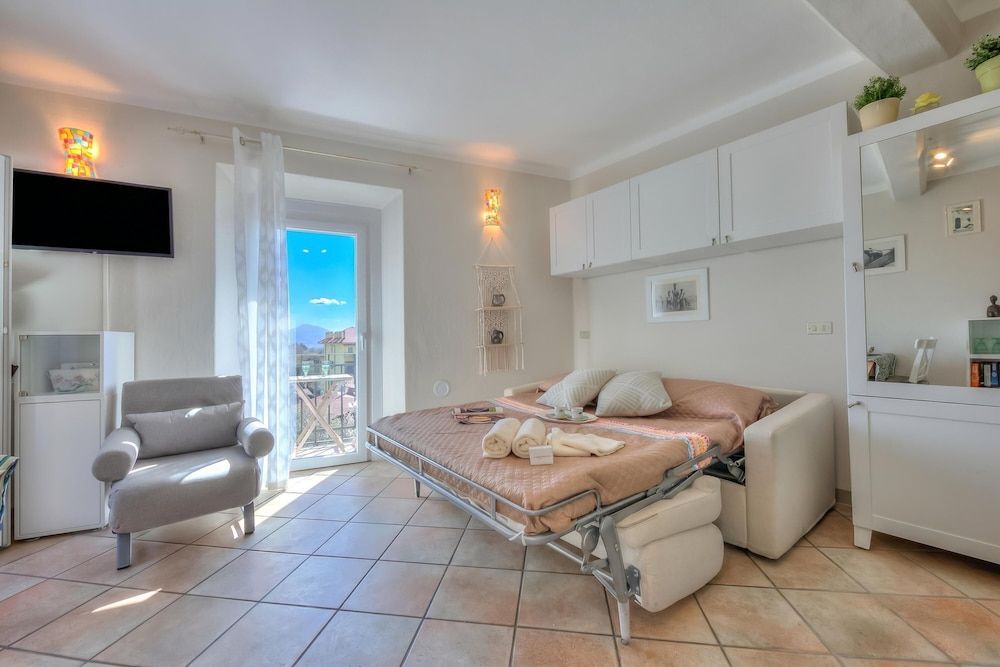 Nido Belvedere AC and Lake View - Happy Rentals 2