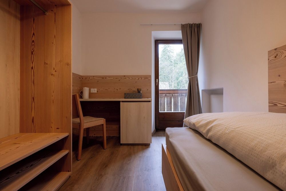SAN PIETRO DOLOMITI Small Budget Hotel 2