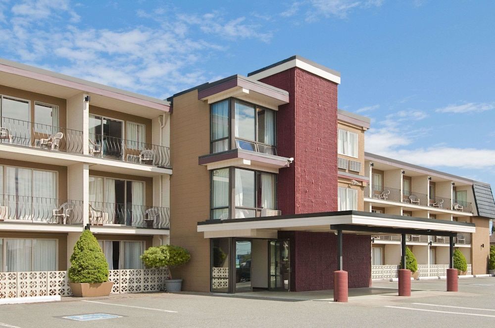 Travelodge by Wyndham Nanaimo 1