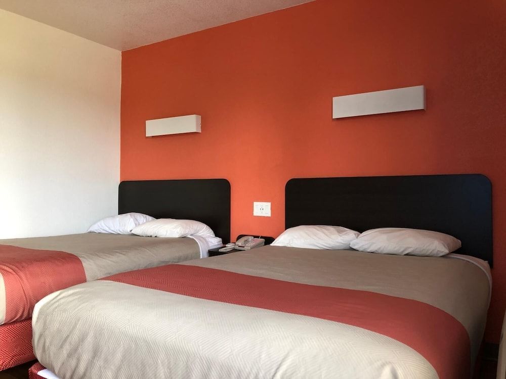 Motel 6-Clute, TX 2