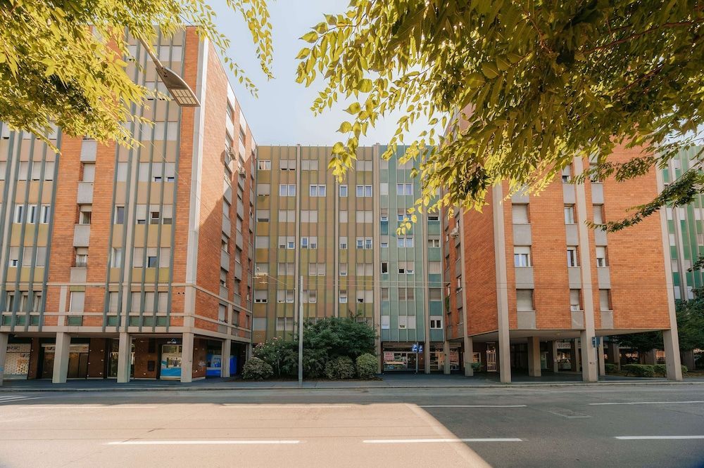 Avenue Suites 1