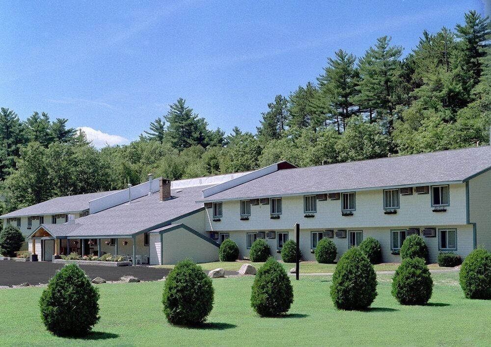 Eastern Inn & Suites 1