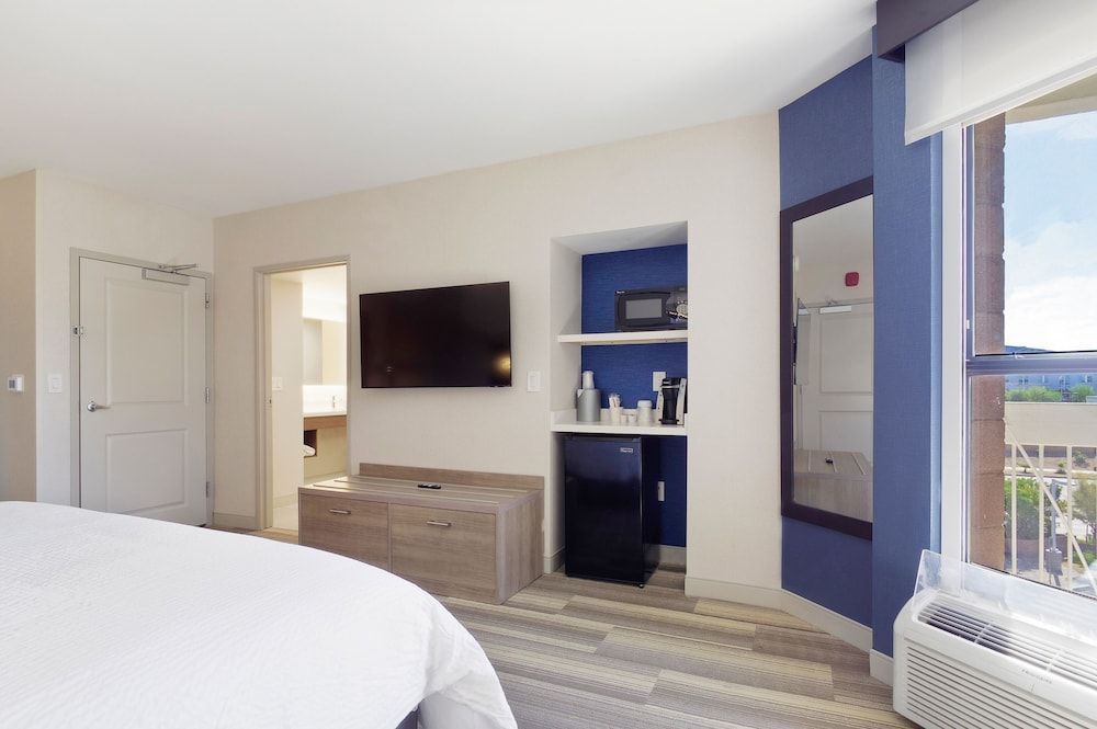 Holiday Inn Express & Suites PHOENIX-TEMPE by IHG 2