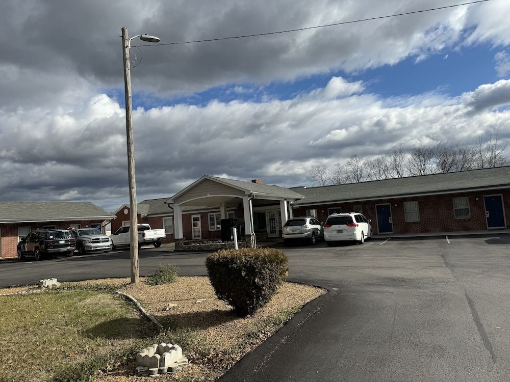 Budget Inn Danville 1