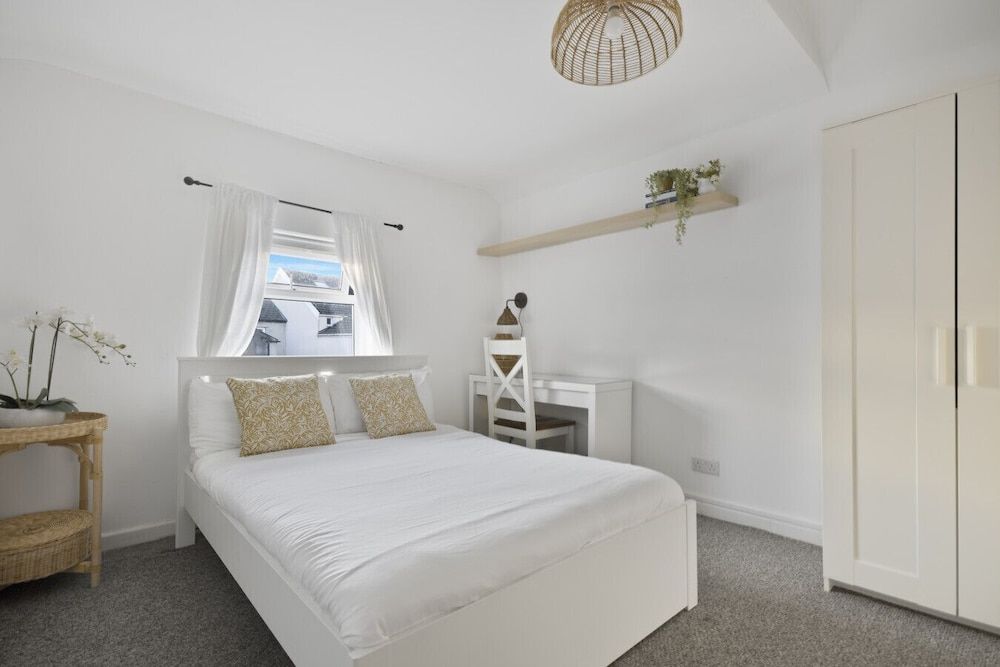 Cardiff Guesthouse & On-Street Parking 2