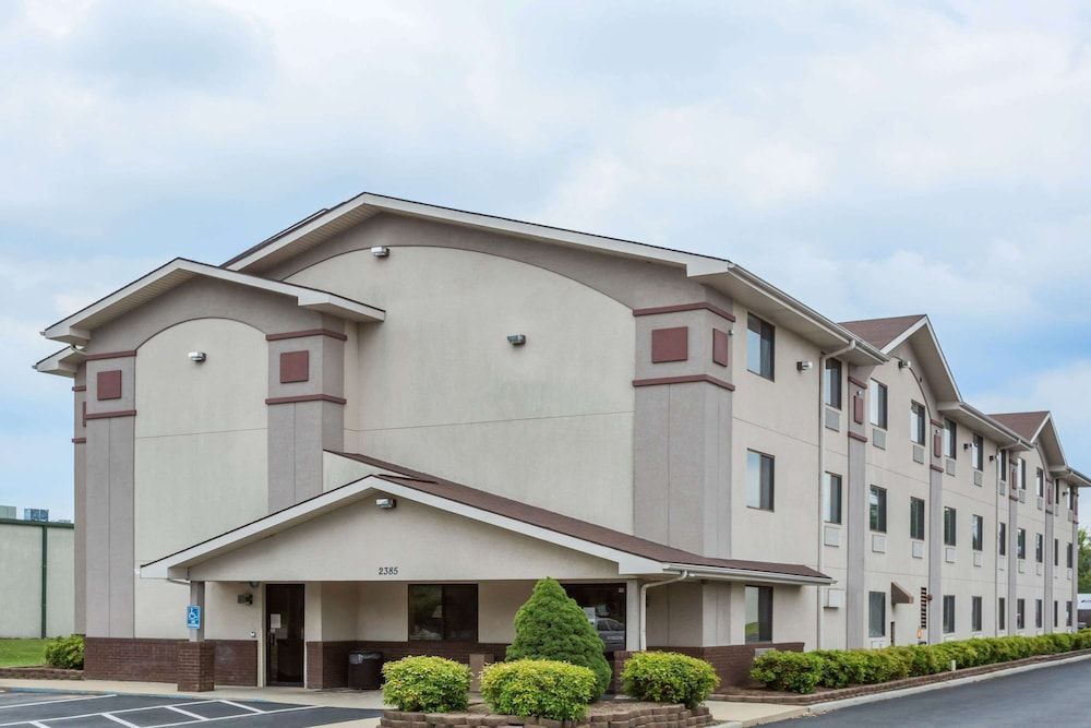 Super 8 by Wyndham Danville VA 1