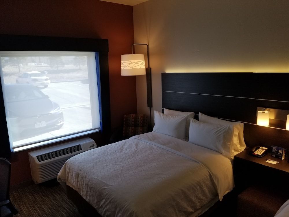 Holiday Inn Express & Suites - Colorado Springs AFA Northgate by IHG 2