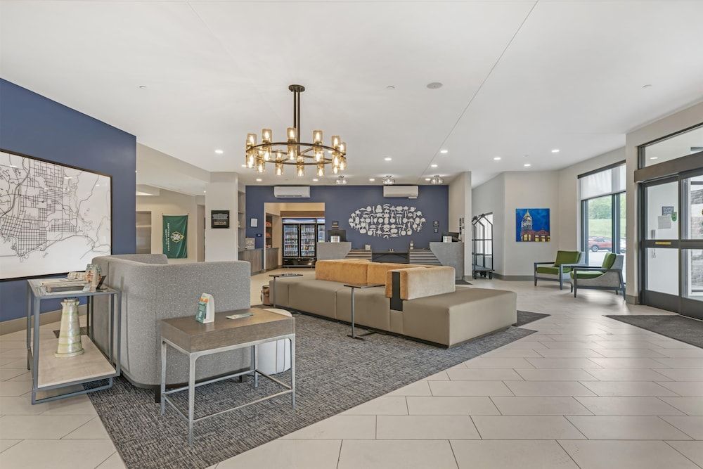 Best Western Plus Marquette Hotel & Suites 2