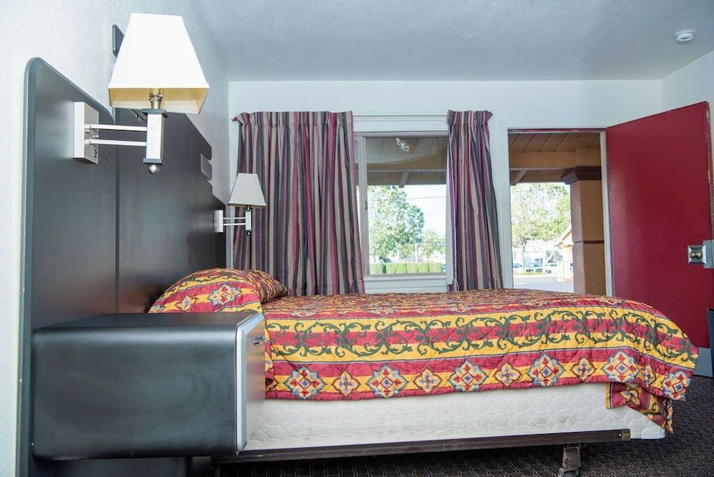 Travelers Rest Motel 2