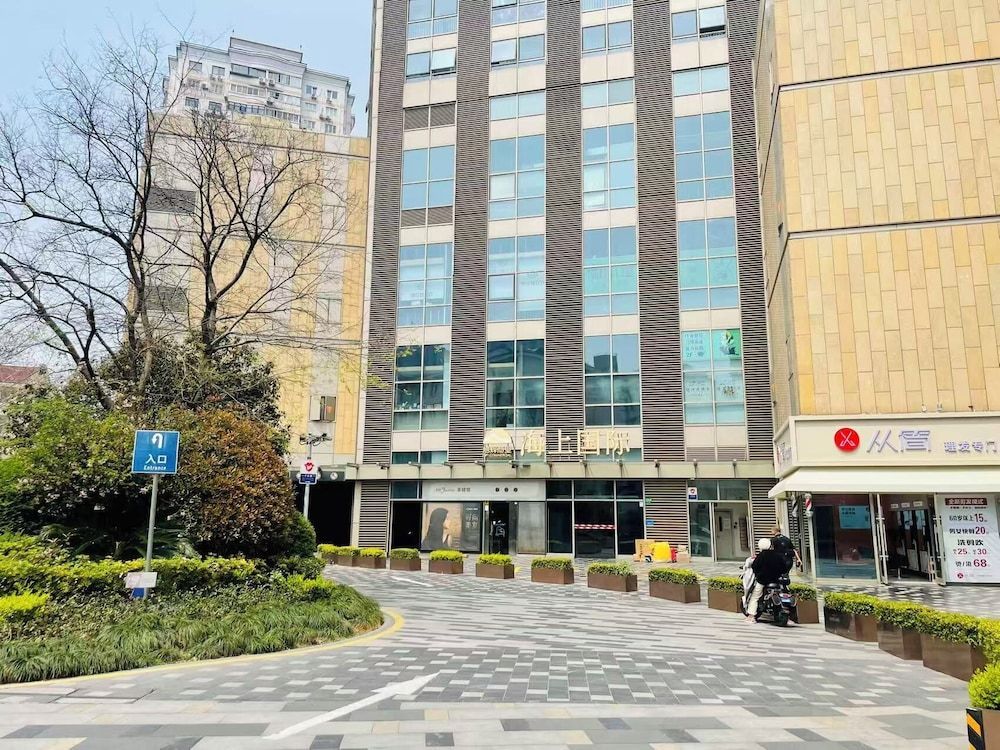 Shanghai Lerongju Boutique Apartment Metro Line 8 20meter 1