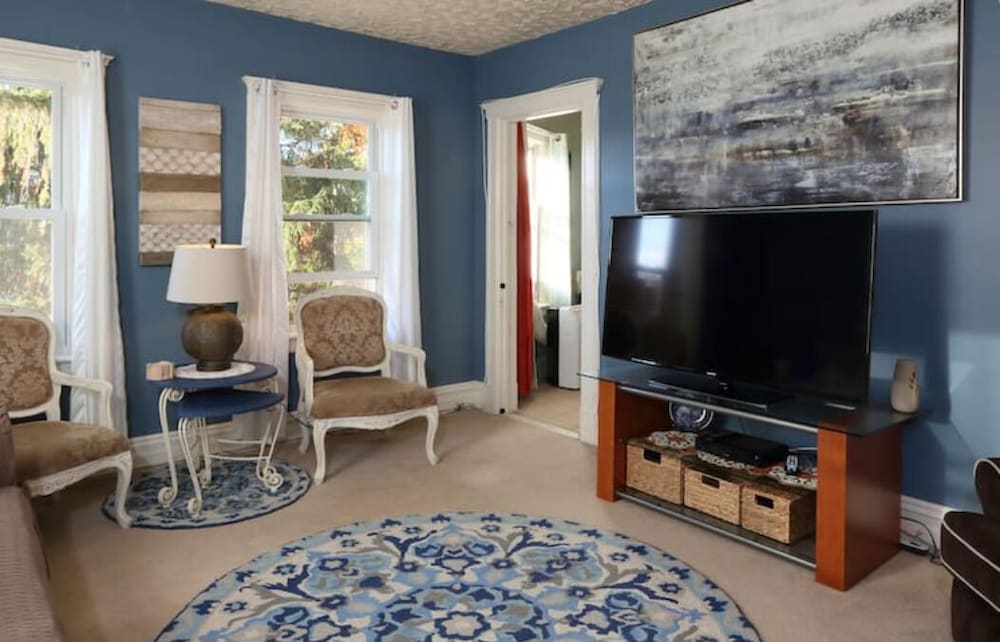 Montclair Apartment 1
