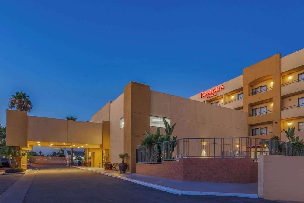 Ramada Plaza by Wyndham Garden Grove/Anaheim South 1