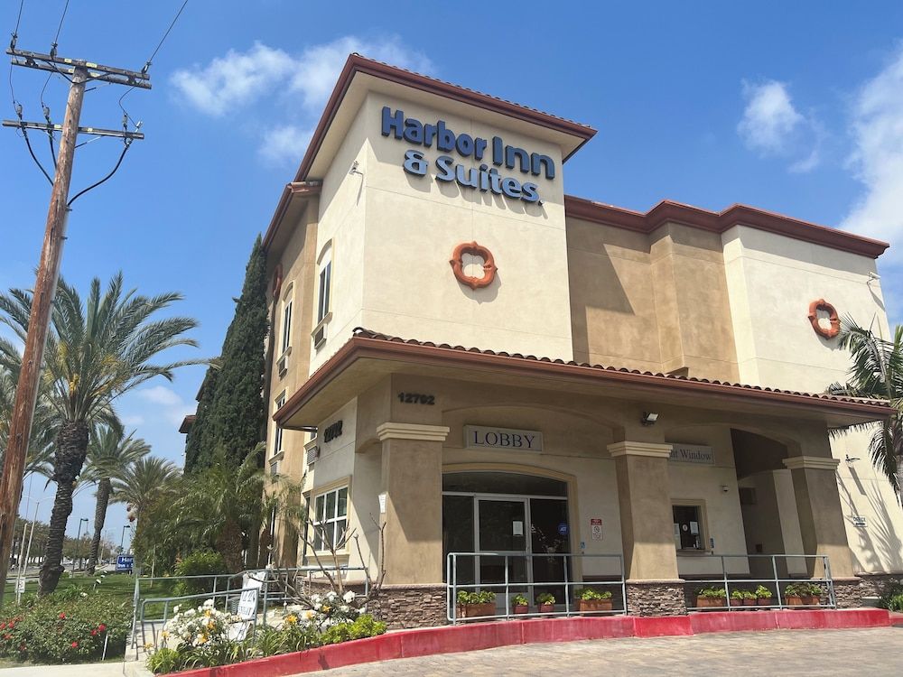Harbor Inn & Suites 1
