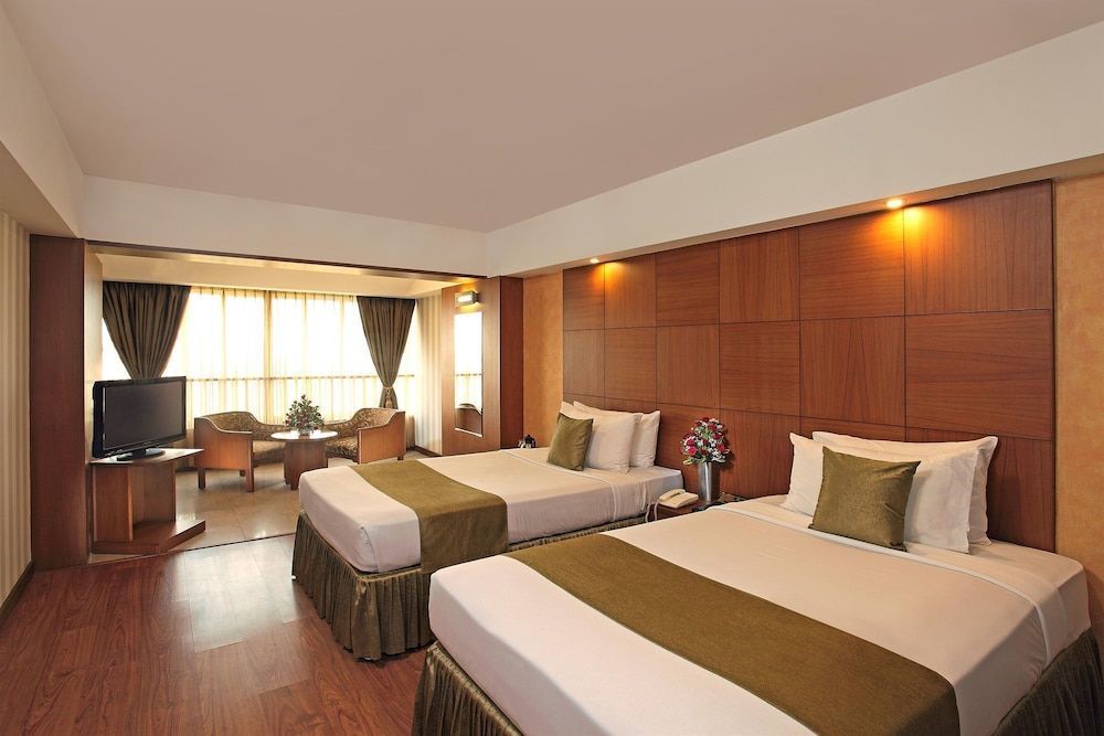 Hotel Aurora Towers 1