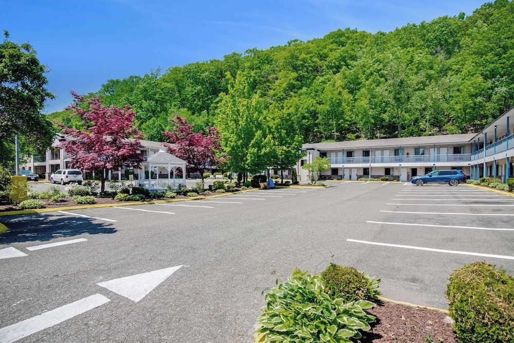 Americas Best Value Inn Torrington CT 1