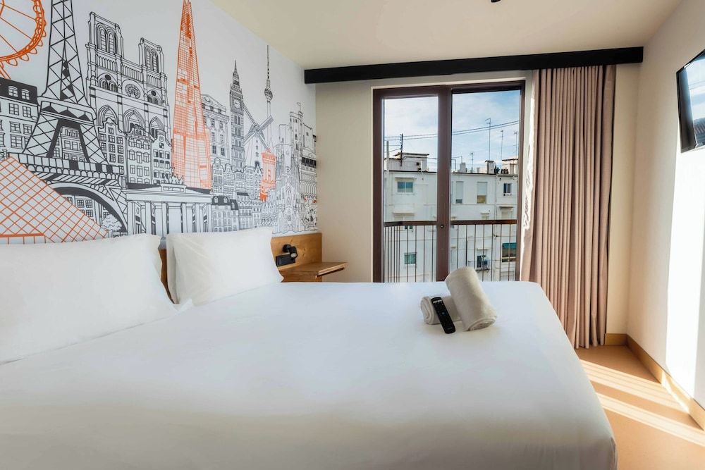 easyHotel Valencia Ciutat Vella 1