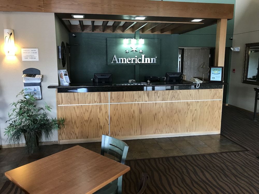 AmericInn by Wyndham West Bend 2