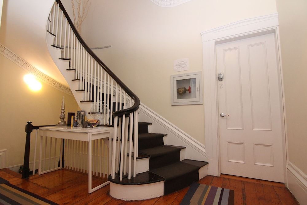 Maverick Suites at 40 Temple St 2