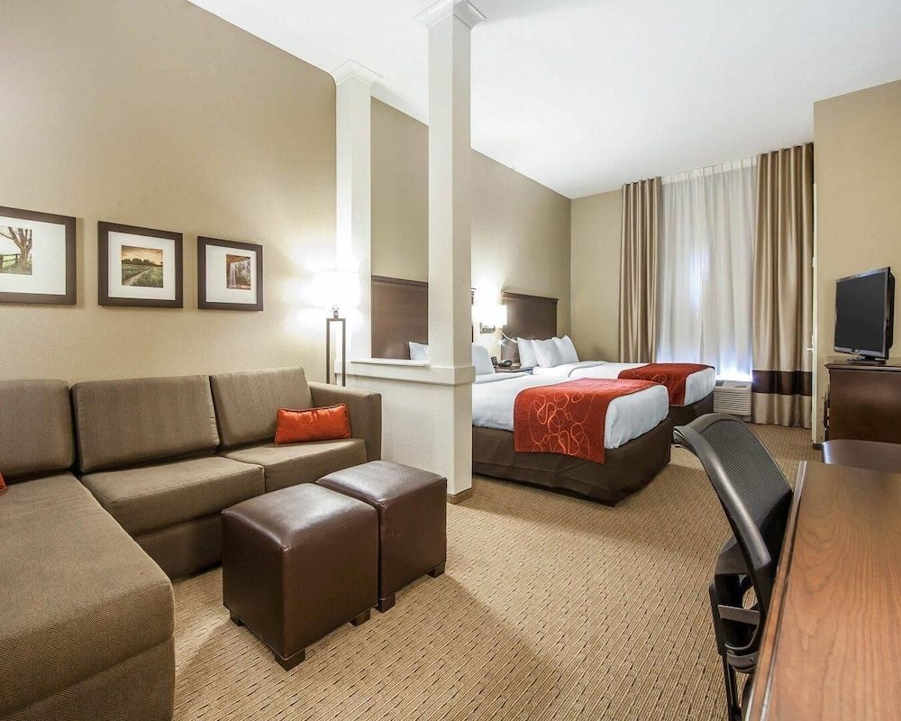 Comfort Suites Marietta-Parkersburg 1