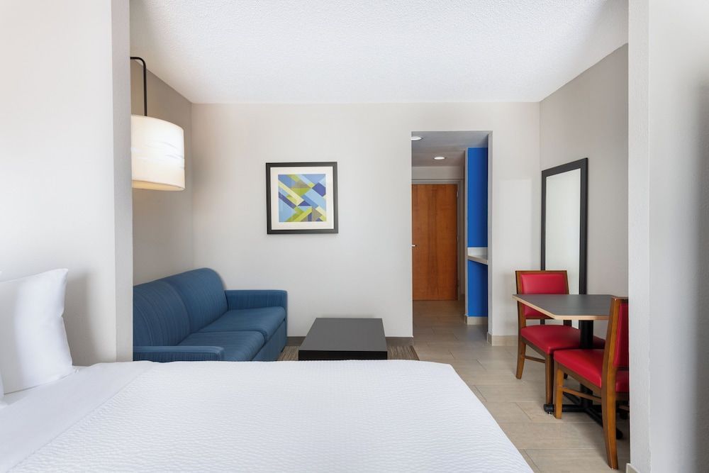 Holiday Inn Express & Suites SPRING HILL by IHG 2