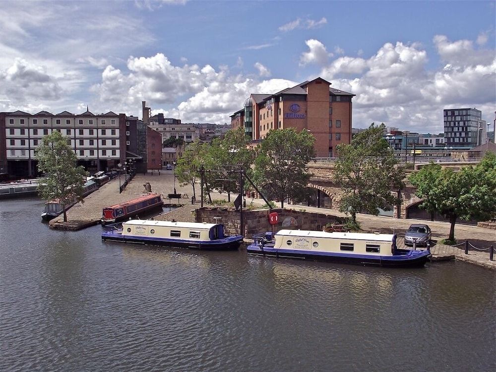 Houseboat Hotels 1
