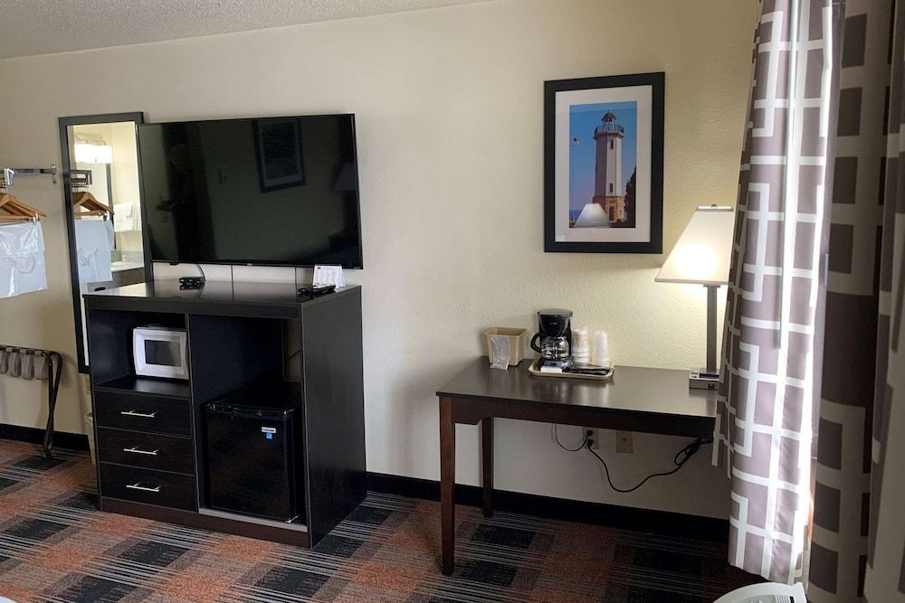 Baymont by Wyndham Waupun 1