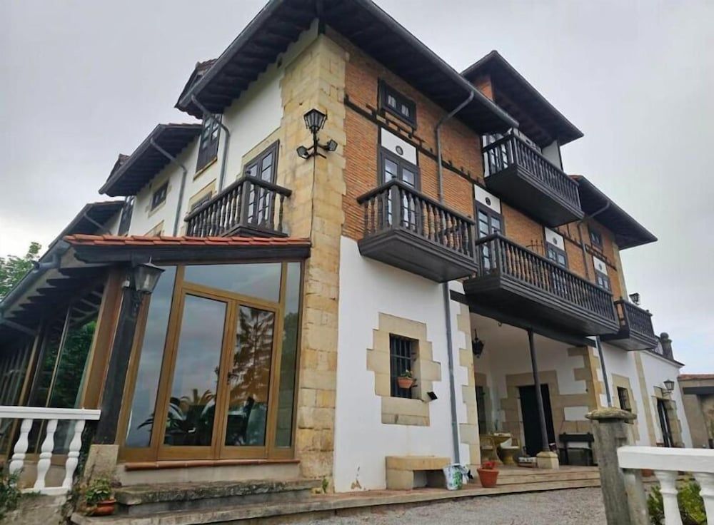 Hotel Palacio La Casona de Cerrazo 1