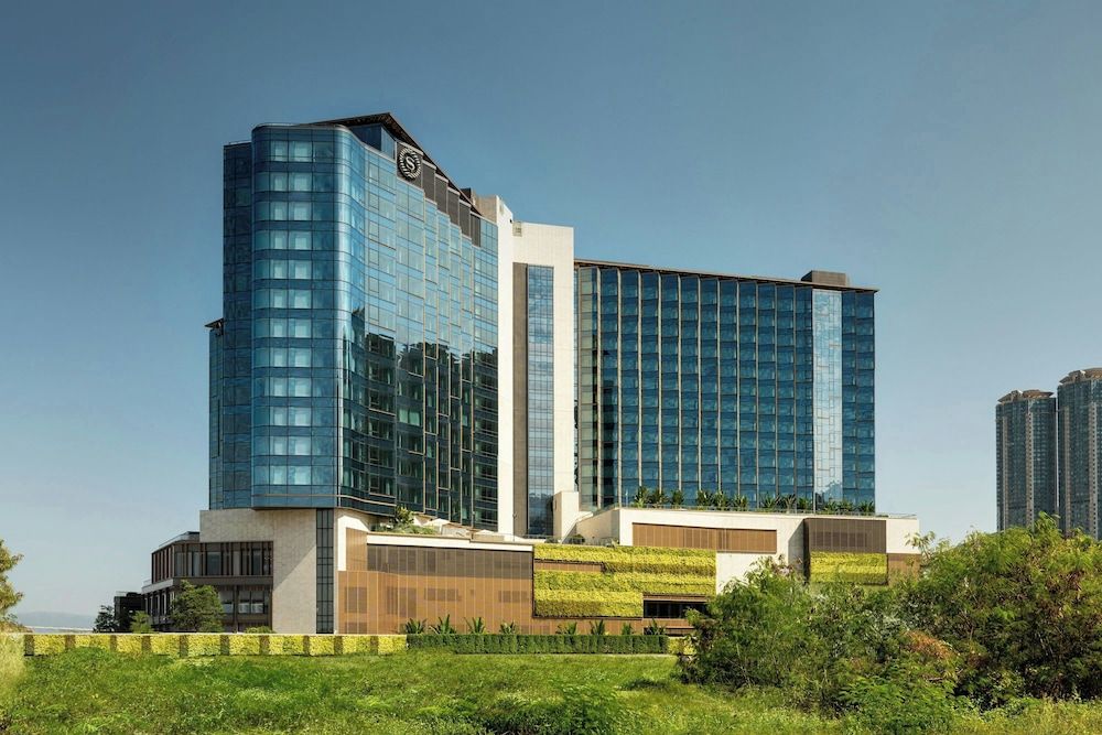 Sheraton Hong Kong Tung Chung Hotel 1