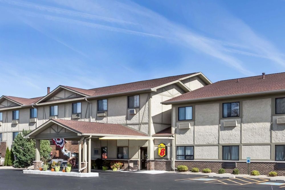 Super 8 by Wyndham Ottawa Starved Rock 1