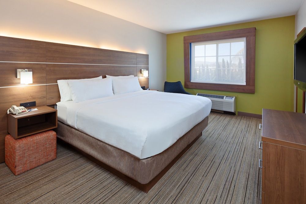 Holiday Inn Express & Suites SAN DIEGO-ESCONDIDO by IHG 2
