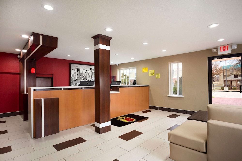 Super 8 by Wyndham Joplin 2