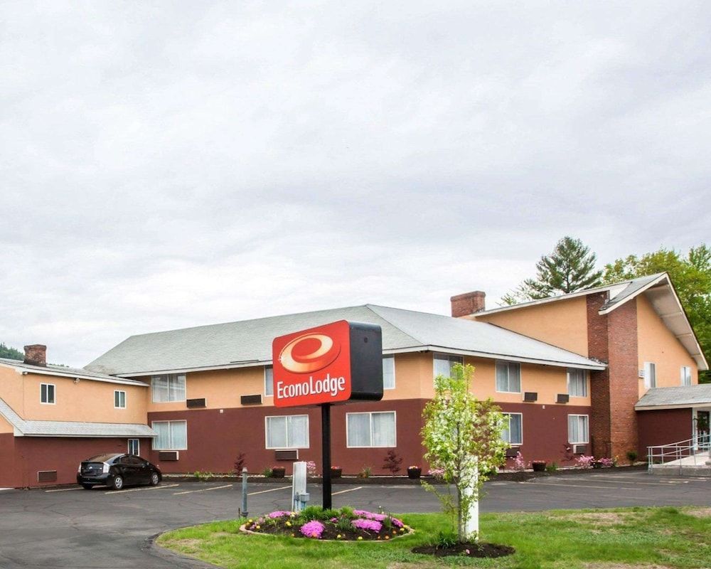 Econo Lodge Lakes Region 1