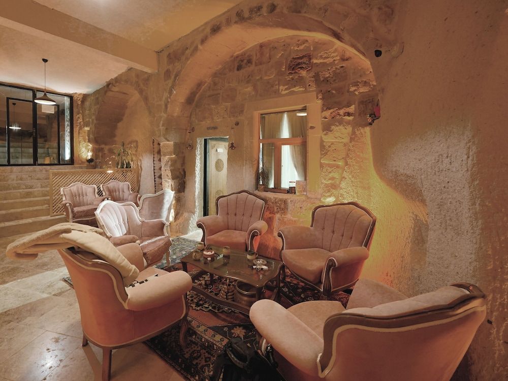 Memories Cave House 2