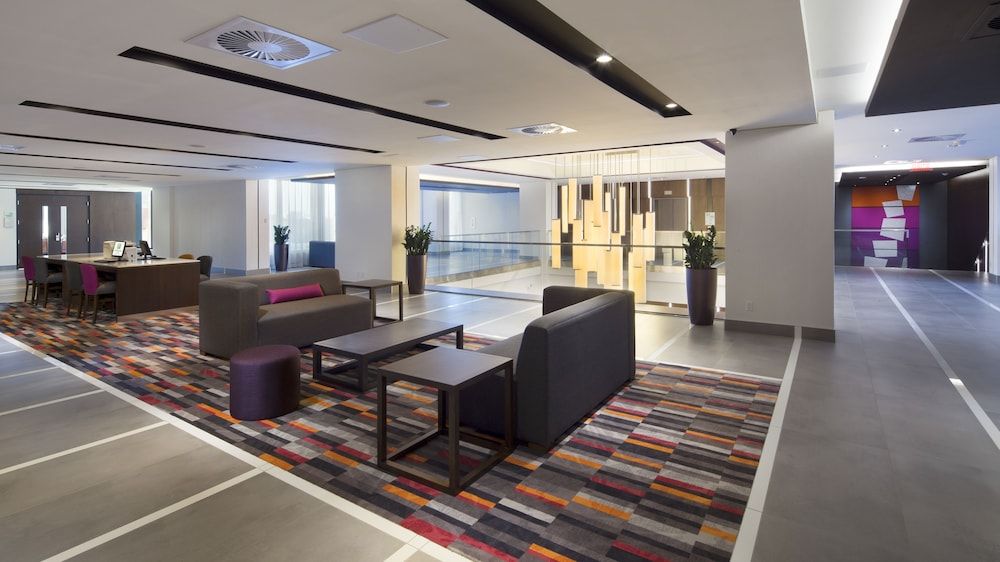 Holiday Inn & Suites MONTREAL CENTRE-VILLE OUEST by IHG 2