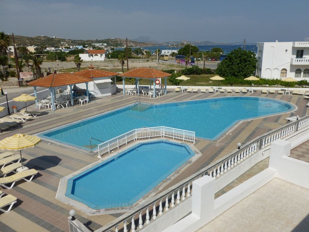 Kamari Bay Hotel 1