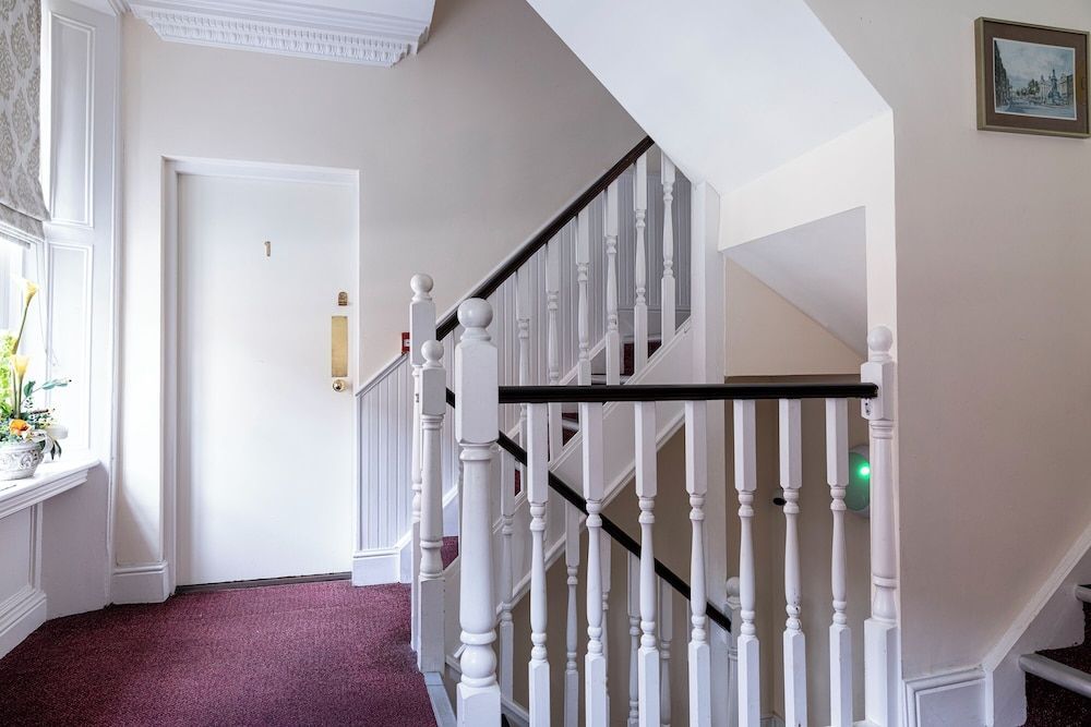 Molloy's Apartments 2