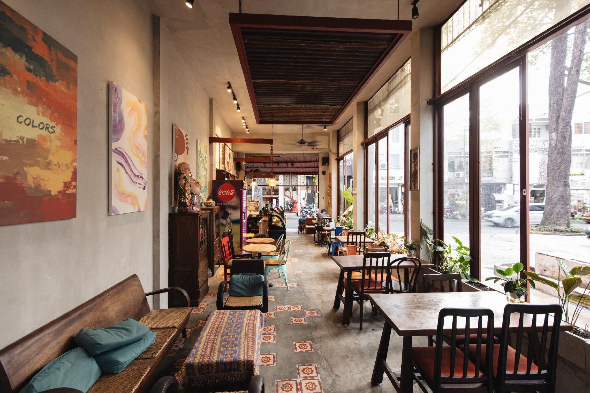 9 Hostel and Bar 1