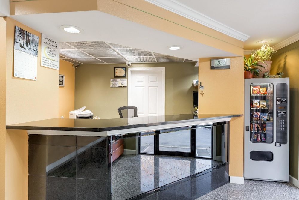 Super 8 by Wyndham Indianapolis-Southport Rd 2