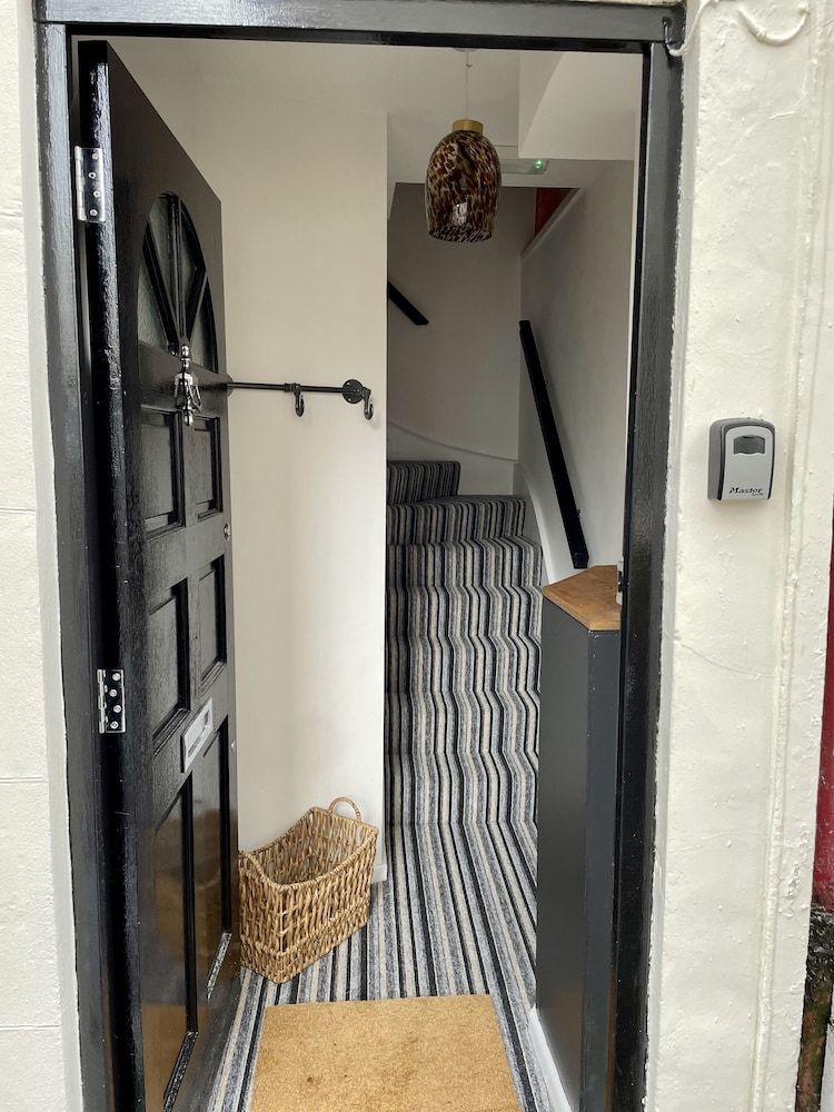 Cosy Oasis in the Heart of Clifton Village 2