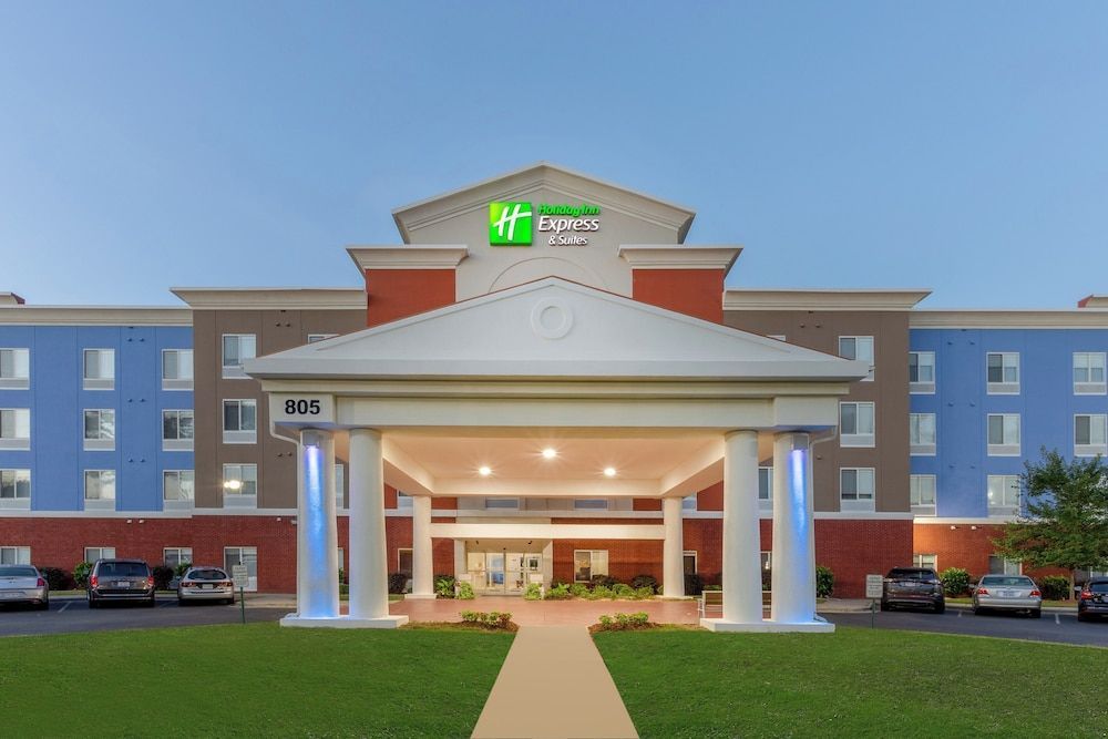 Holiday Inn Express & Suites CHARLOTTE- ARROWOOD by IHG 1