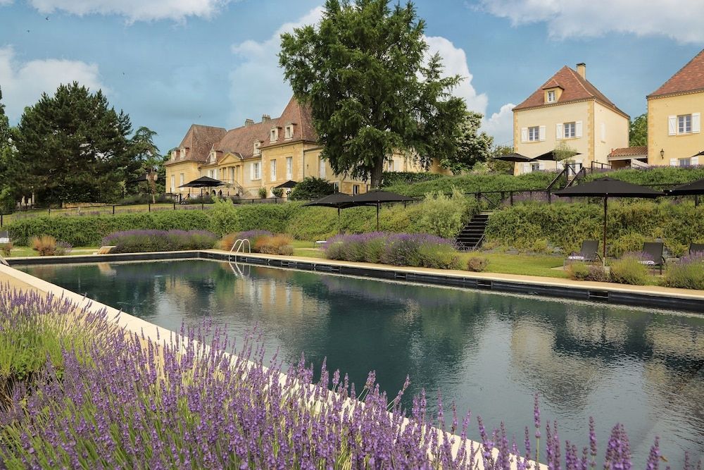 Château Les Merles et ses Villas 1