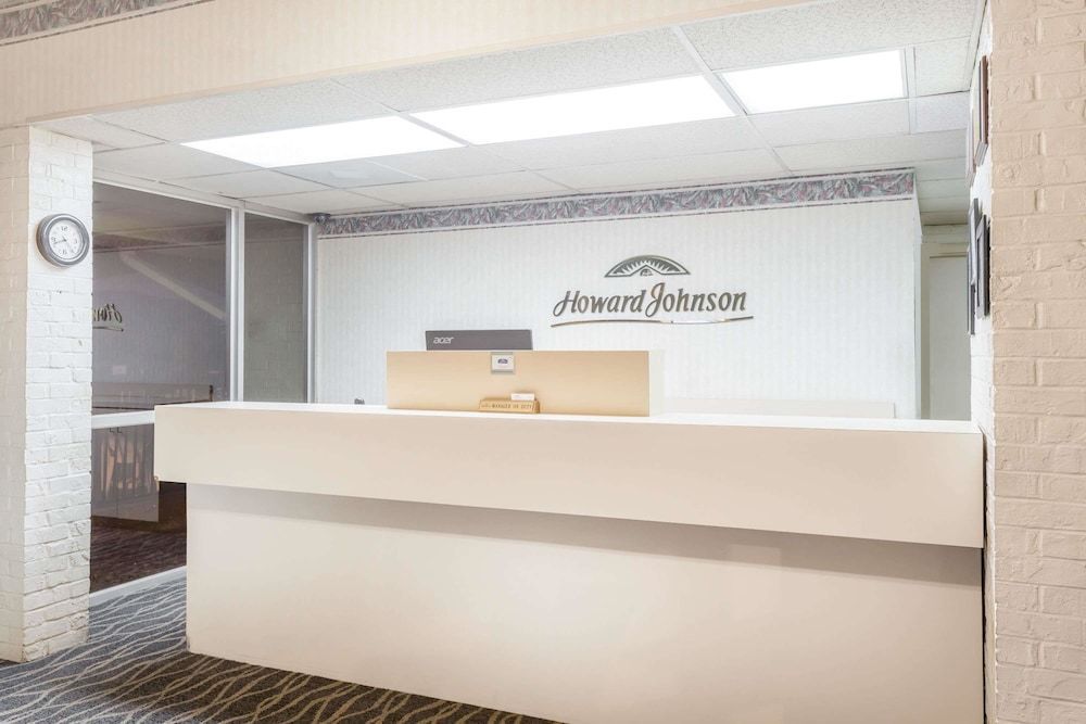 Howard Johnson by Wyndham Commerce GA 2