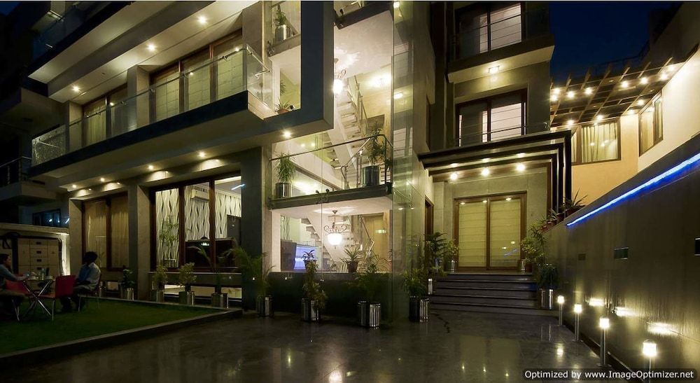 Asian Suites IFFCO Metro Station Gurugram 1