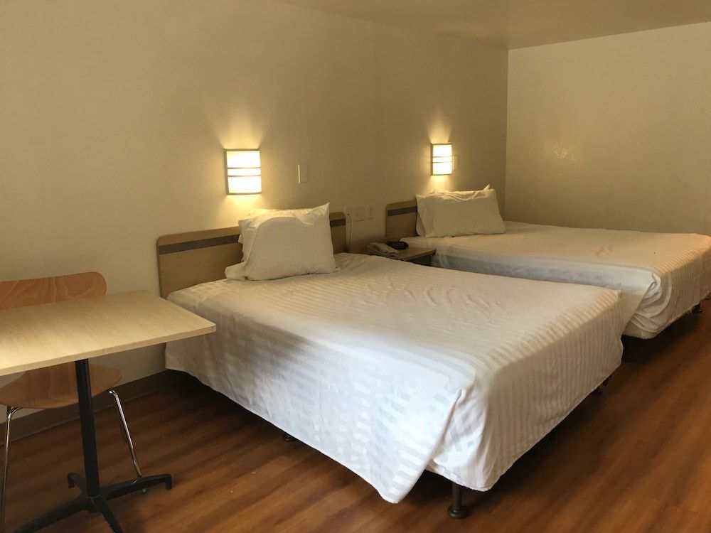 Travelodge by Wyndham Fayetteville 2
