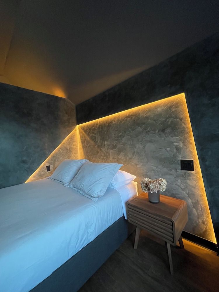 Emrose Luxury Cabins 2