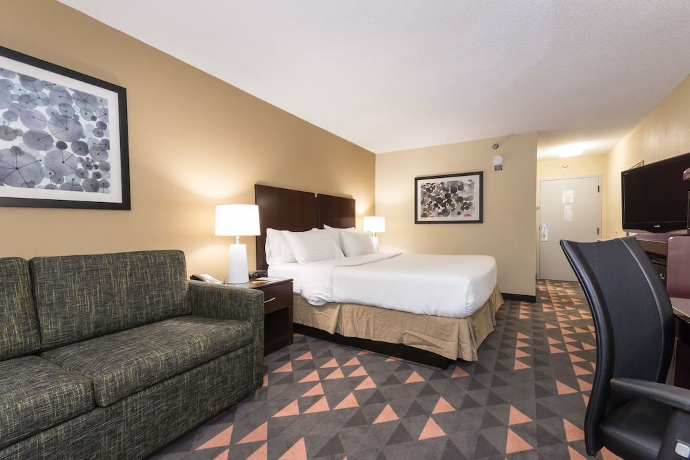 Holiday Inn LUMBERTON NORTH - I-95 by IHG 1