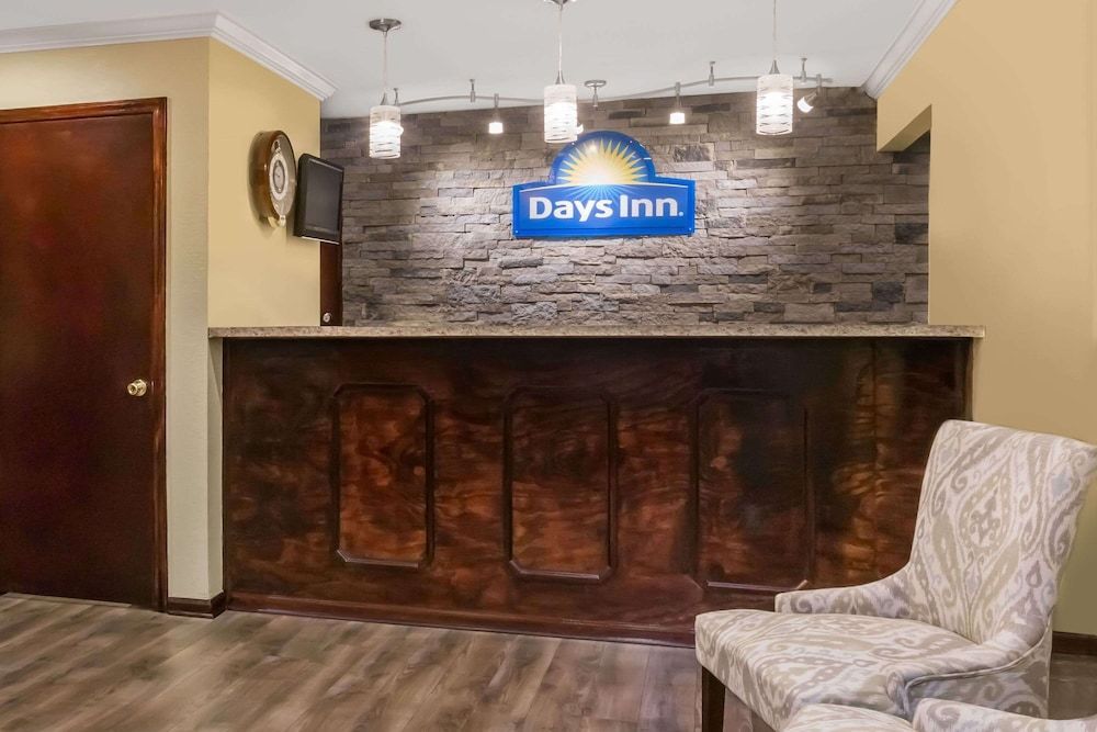 Days Inn by Wyndham Blakely 2