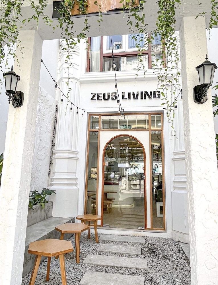 Zeus Living Central Hotel 1